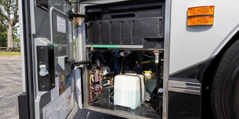 2009-Prevost-Featherlite-H345-Outside-SM-09
