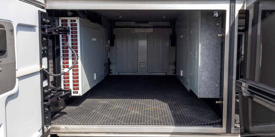 2009-Prevost-Featherlite-H345-Outside-SM-10