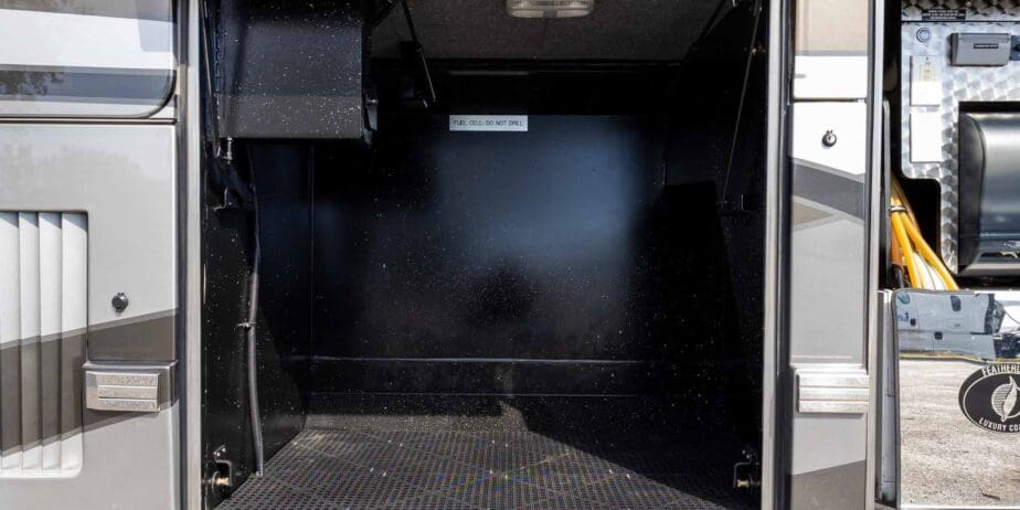 2009-Prevost-Featherlite-H345-Outside-SM-12