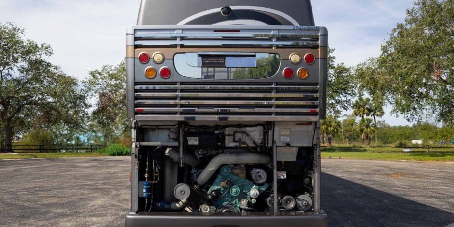 2009-Prevost-Featherlite-H345-Outside-SM-14
