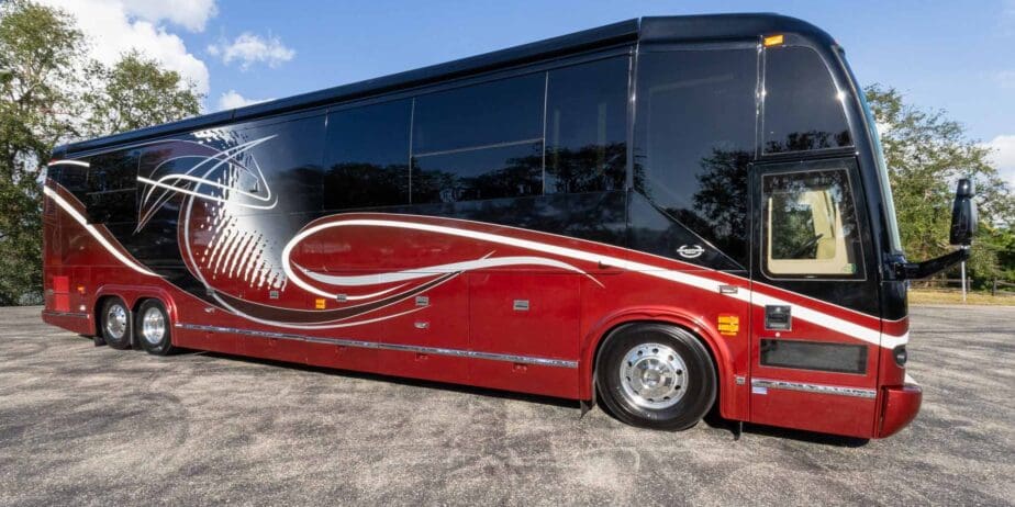 2009-Prevost-Marathon-Exterior-SM-02