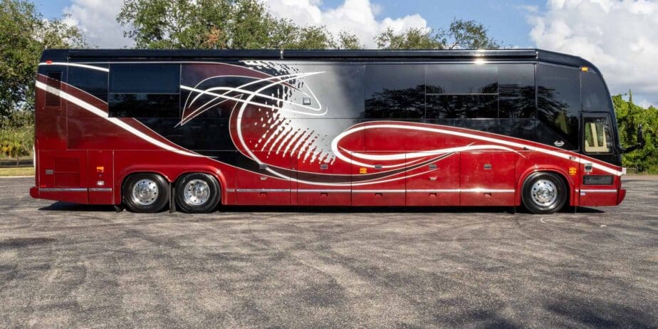 2009-Prevost-Marathon-Exterior-SM-03