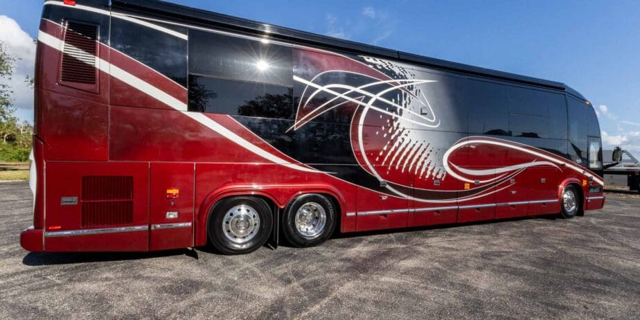 2009-Prevost-Marathon-Exterior-SM-04