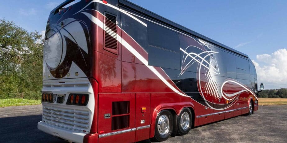 2009-Prevost-Marathon-Exterior-SM-05