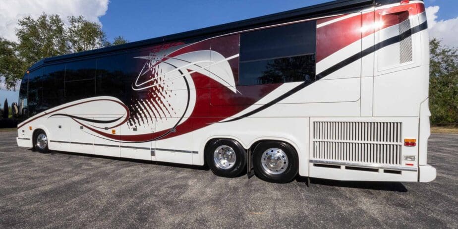 2009-Prevost-Marathon-Exterior-SM-08