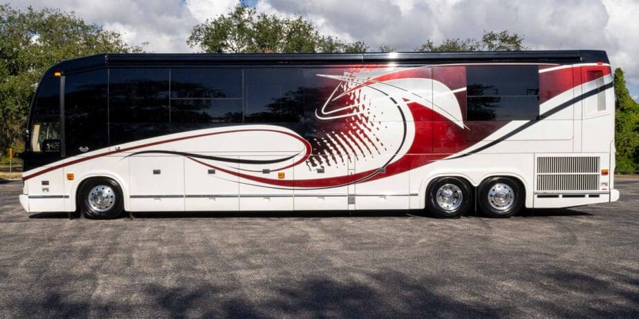2009-Prevost-Marathon-Exterior-SM-09
