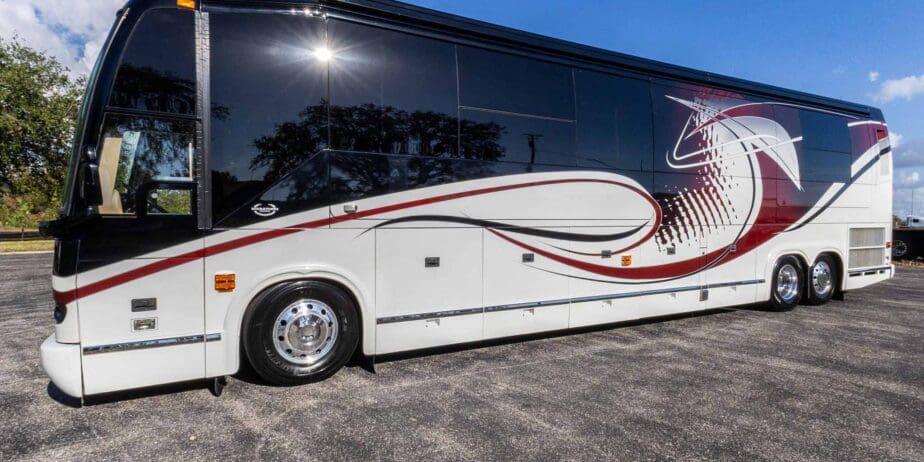 2009-Prevost-Marathon-Exterior-SM-10