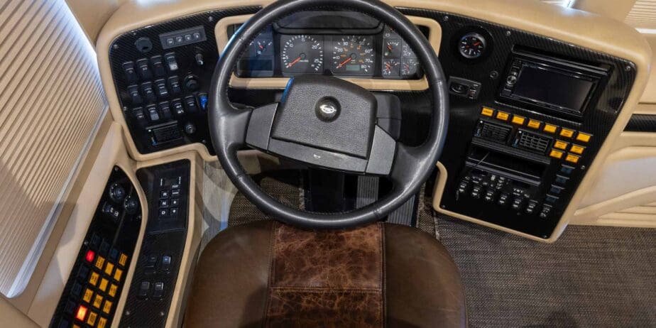 2009-Prevost-Marathon-Interior-SM-01