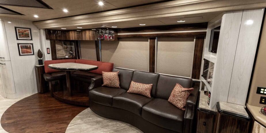 2009-Prevost-Marathon-Interior-SM-03