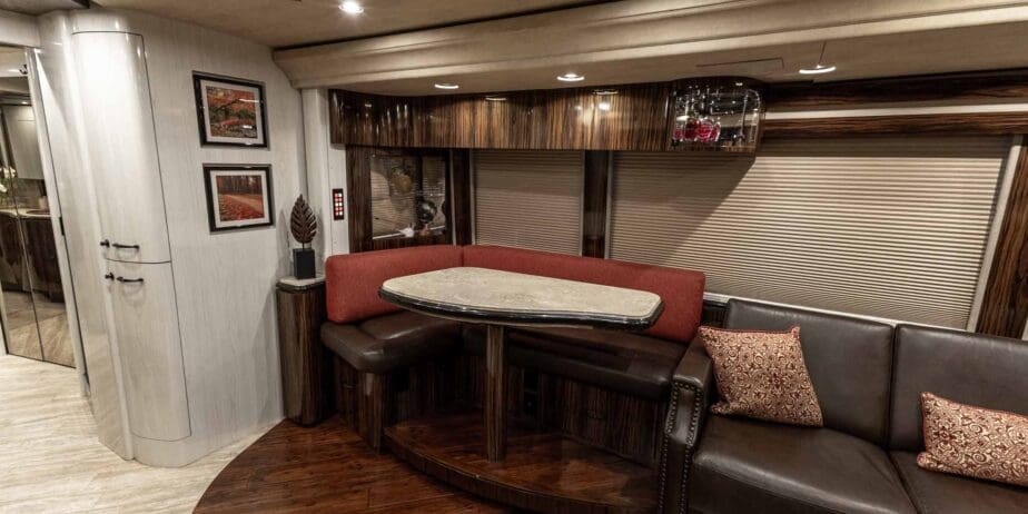 2009-Prevost-Marathon-Interior-SM-04