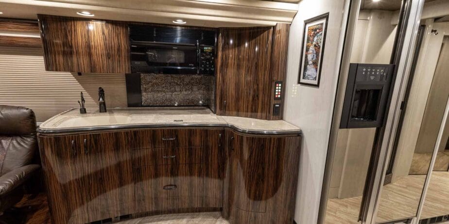 2009-Prevost-Marathon-Interior-SM-07