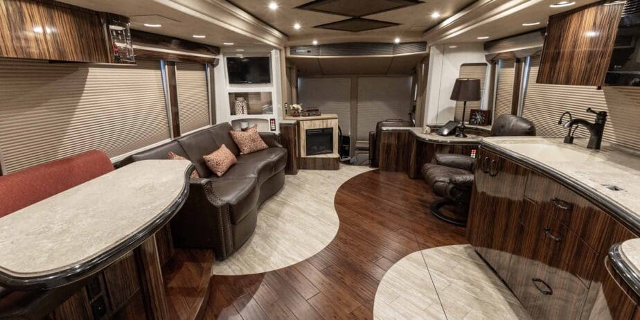 2009-Prevost-Marathon-Interior-SM-09