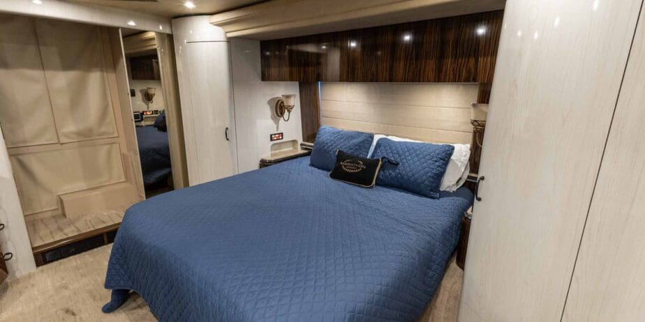 2009-Prevost-Marathon-Interior-SM-14