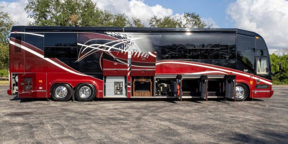 2009-Prevost-Marathon-Outside-SM-01