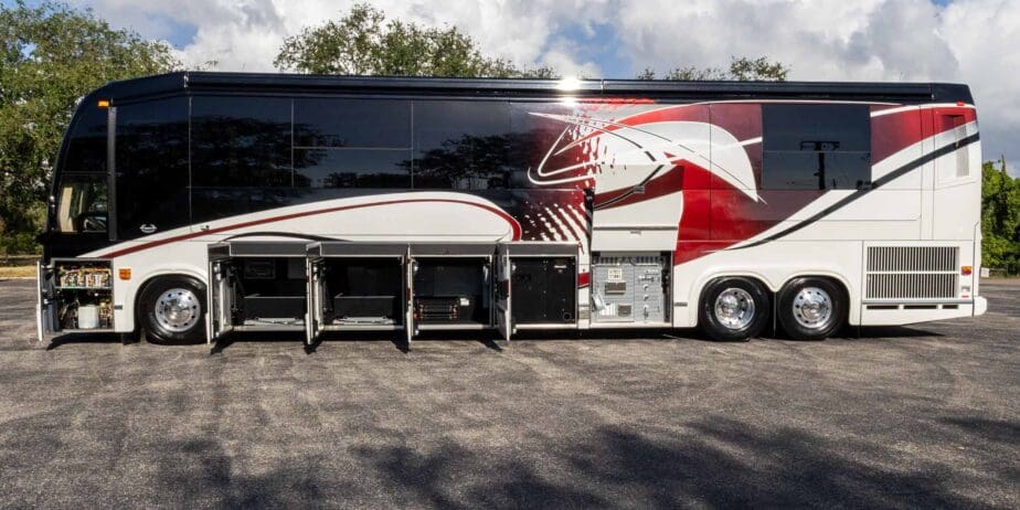 2009-Prevost-Marathon-Outside-SM-02