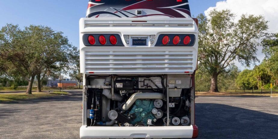2009-Prevost-Marathon-Outside-SM-15