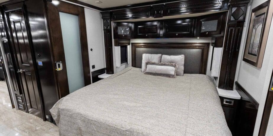 2021-Newmar-Dutch-Star-4326-Interior-16