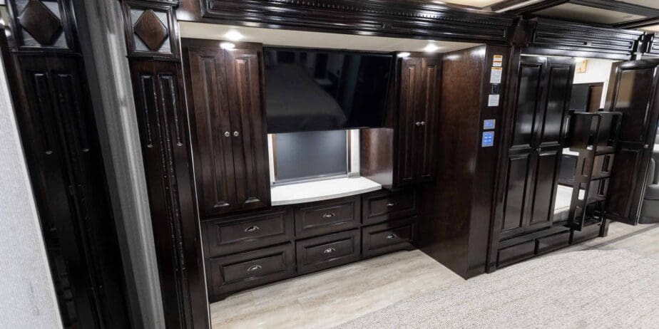 2021-Newmar-Dutch-Star-4326-Interior-17