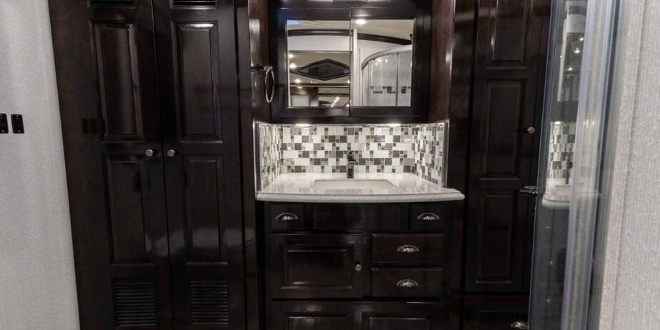 2021-Newmar-Dutch-Star-4326-Interior-18