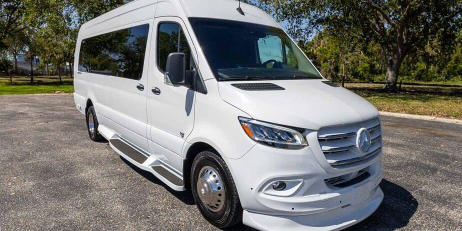 2024-Ultimate-Toys-Ultimate-Coach-Exterior-01
