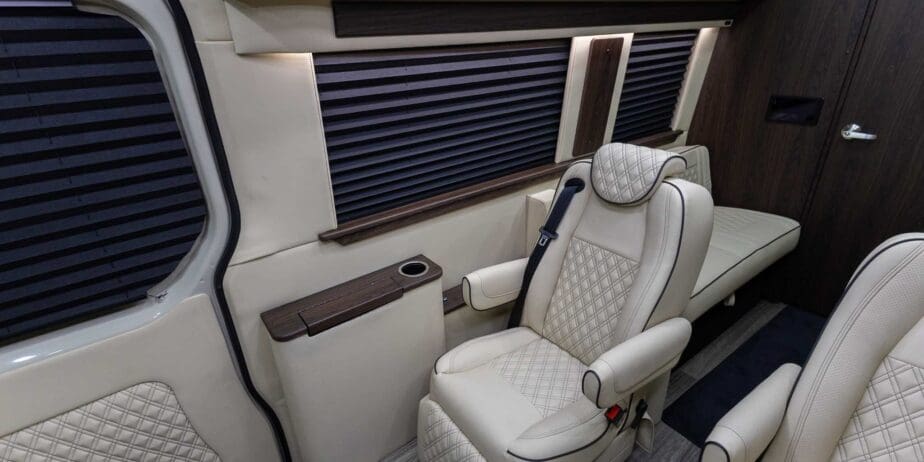 2025-OGV-1112-V-Cruise-Interior-SM-06