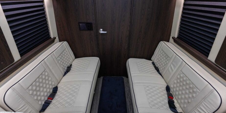 2025-OGV-1112-V-Cruise-Interior-SM-08