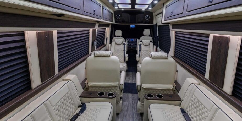 2025-OGV-1112-V-Cruise-Interior-SM-12