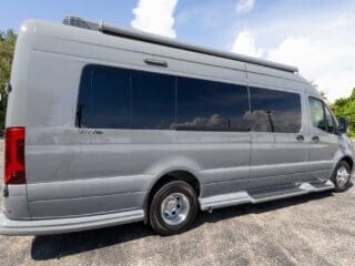 2025-OGV-1132-V-RV-Exterior-SM-04