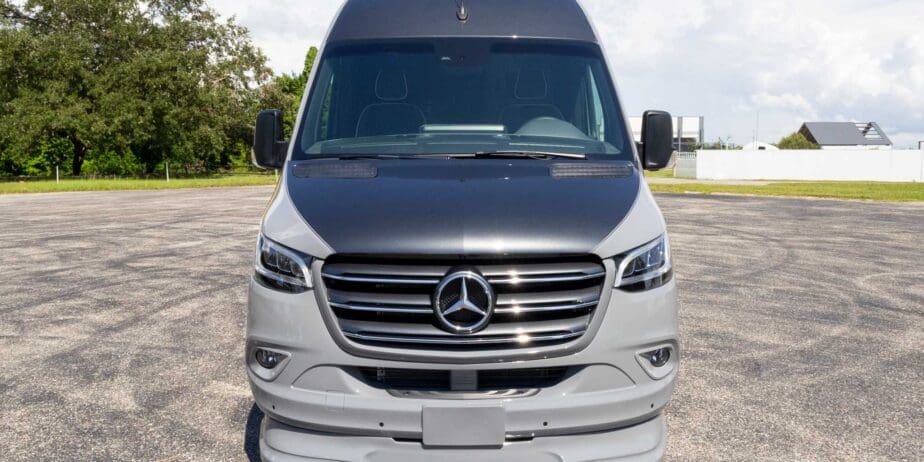 2025-OGV-1132-V-RV-Exterior-SM-12