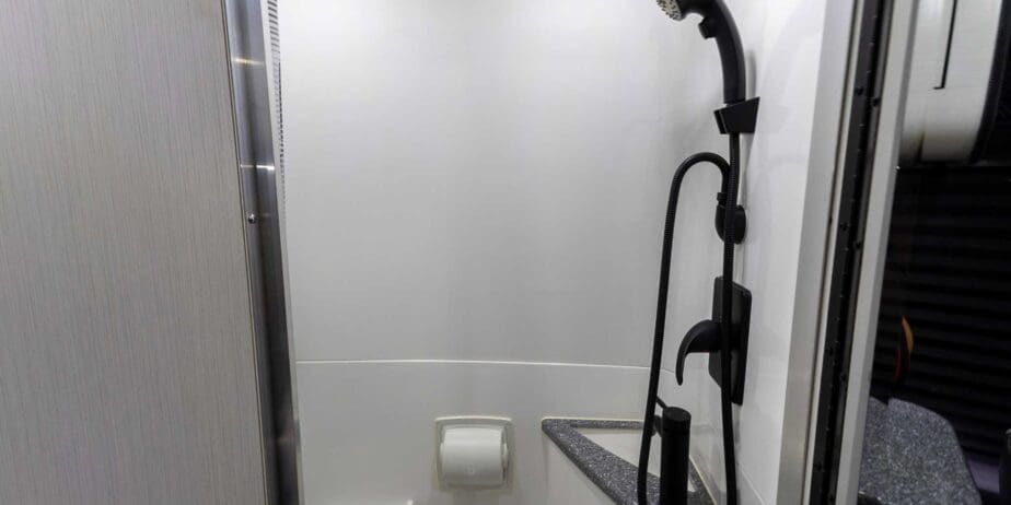 2025-OGV-1132-V-RV-Interior-SM-20