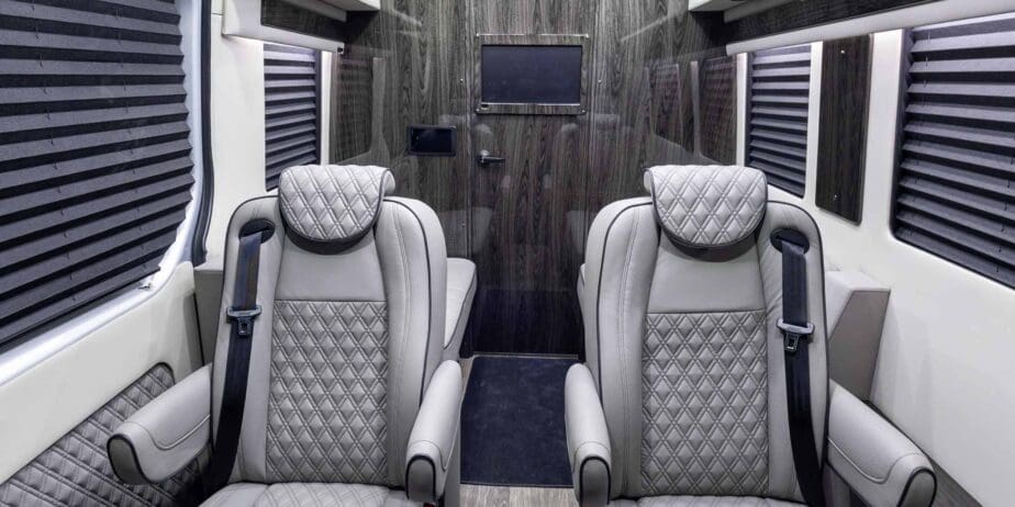 2025-OGV-V-Cruise-8OBA-Interior-04