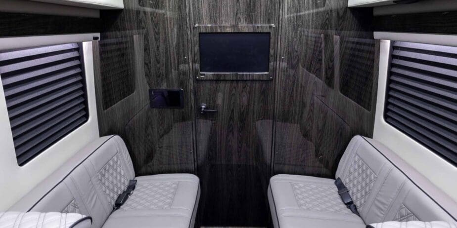 2025-OGV-V-Cruise-8OBA-Interior-07