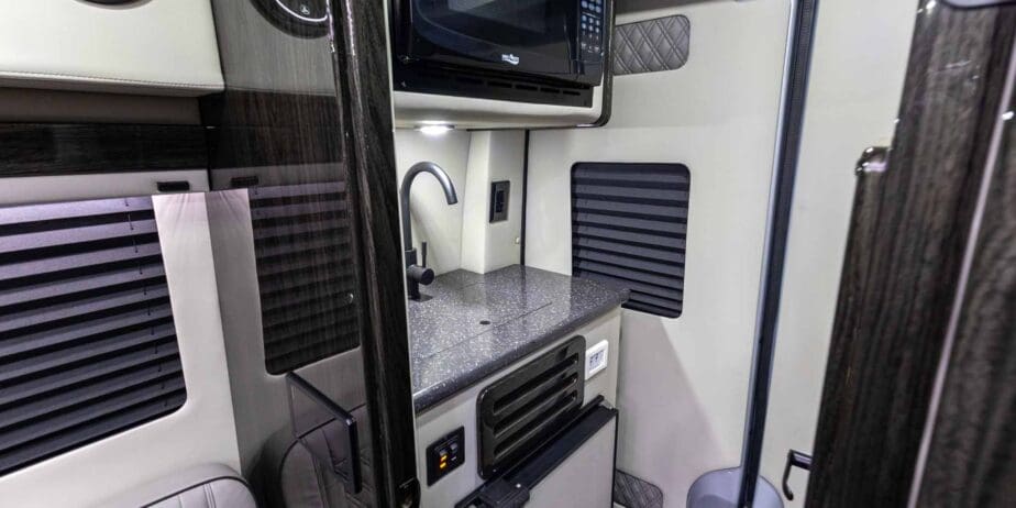 2025-OGV-V-Cruise-8OBA-Interior-09