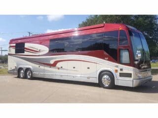 68236f8463aec50e5e215baf_2004prevostmarathonh_mhf926-01