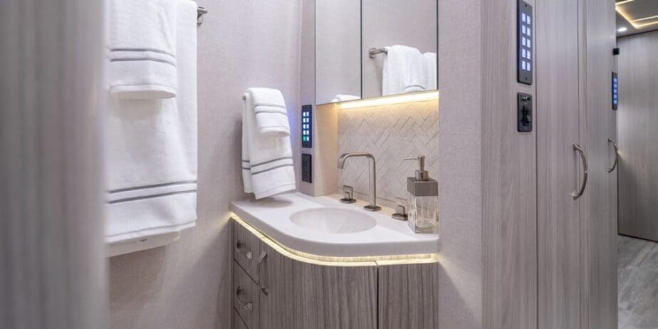 luxury-rv-marathon-coach-1405-008
