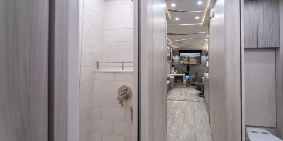 luxury-rv-marathon-coach-1405-019