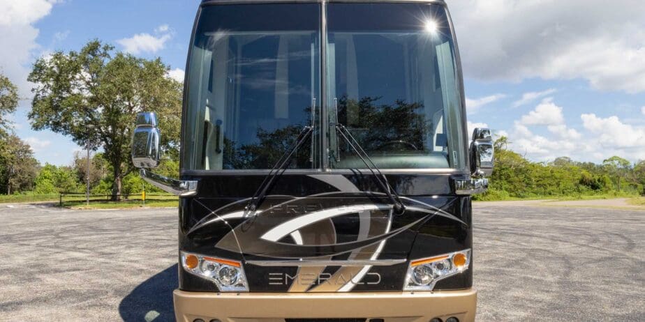 2021-Prevost-Emerald-Exterior-SM-12