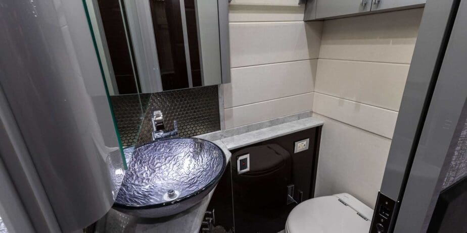 2021-Prevost-Emerald-Interior-SM-11