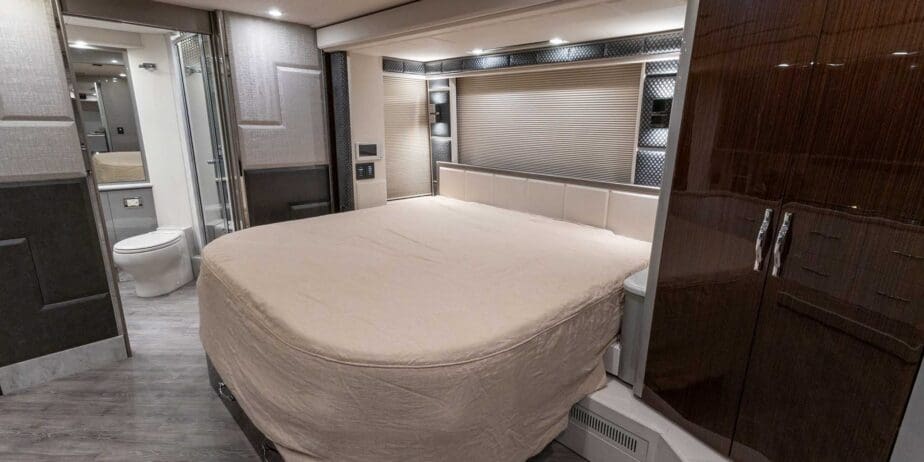 2021-Prevost-Emerald-Interior-SM-14