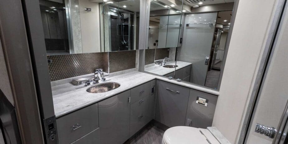 2021-Prevost-Emerald-Interior-SM-18