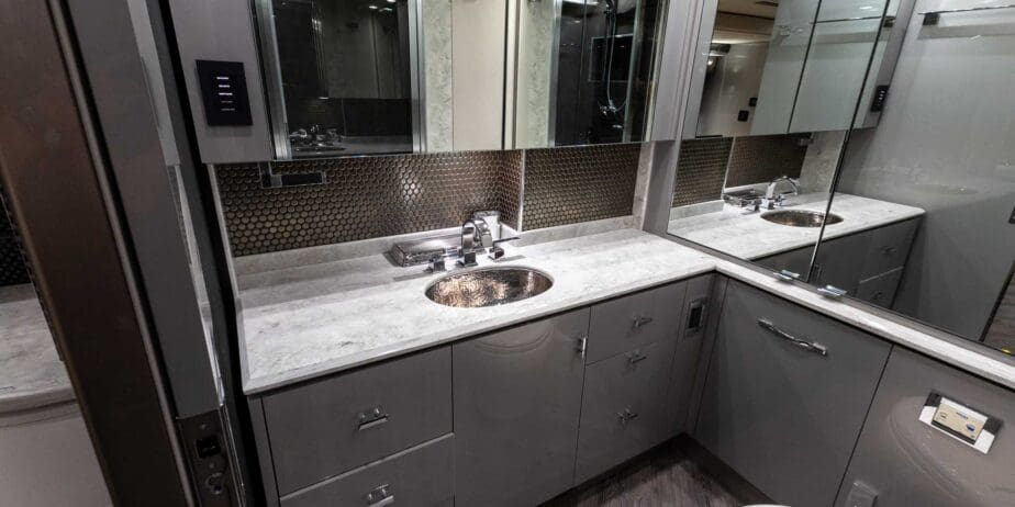 2021-Prevost-Emerald-Interior-SM-19