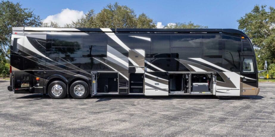 2021-Prevost-Emerald-Outside-SM-01