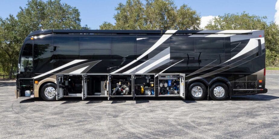 2021-Prevost-Emerald-Outside-SM-02