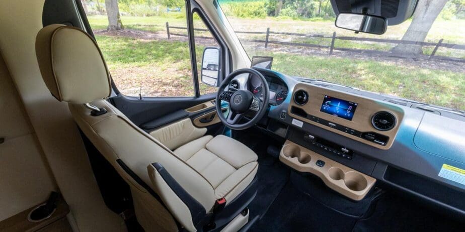 2582_Interior-02