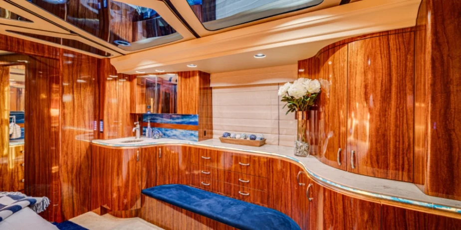 marathon_771_interior_17
