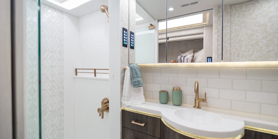 luxury-rv-marathon-coach-1408-011