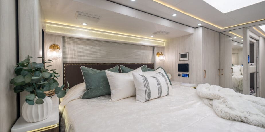 luxury-rv-marathon-coach-1408-018