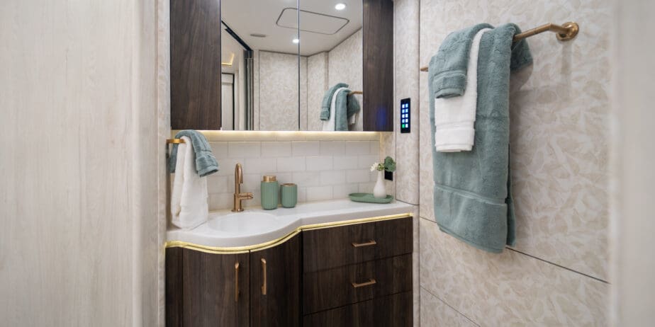 luxury-rv-marathon-coach-1408-020