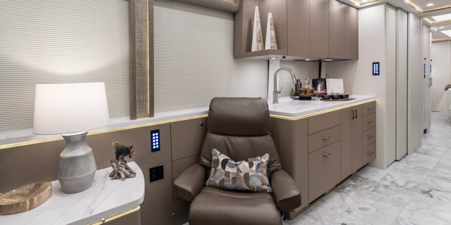 luxury-rv-marathon-coach-1412-002