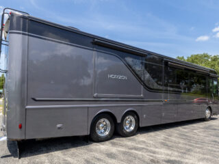 2019-Winnebago-Horizon-42Q-Exterior-04